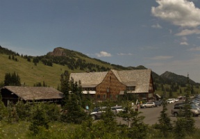 Sunrise parking lot, visitors' center and Sourdough Ridge